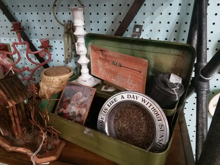 Antique Alley Mall