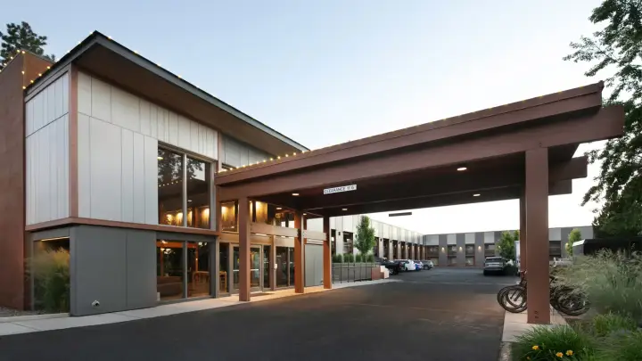 Waypoint Hotel