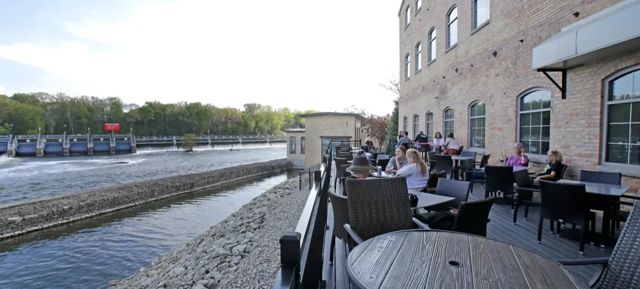 Mondo! on the River
