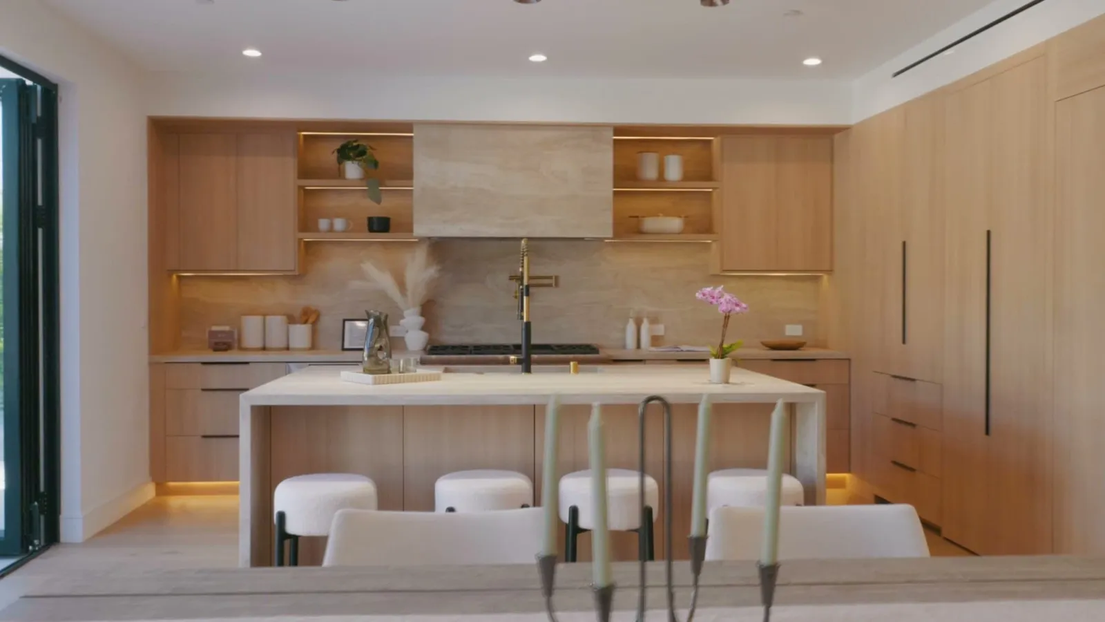 Master Kitchen