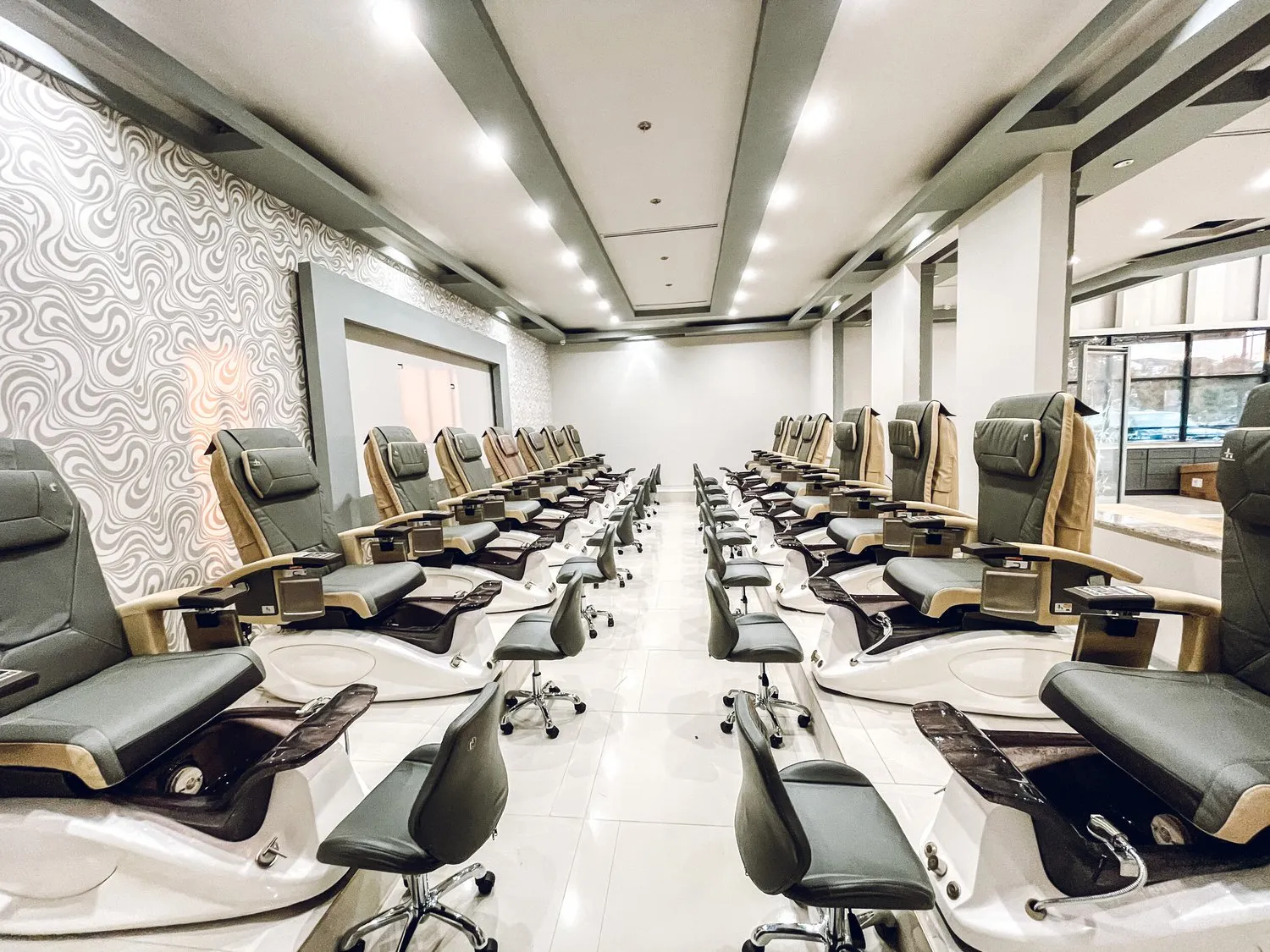 Gloss Nail Lounge