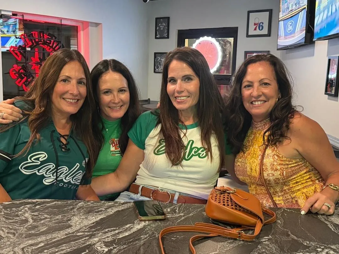 Dino's Pizza, Pasta & Bar