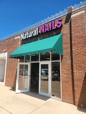 Natural Nails logo
