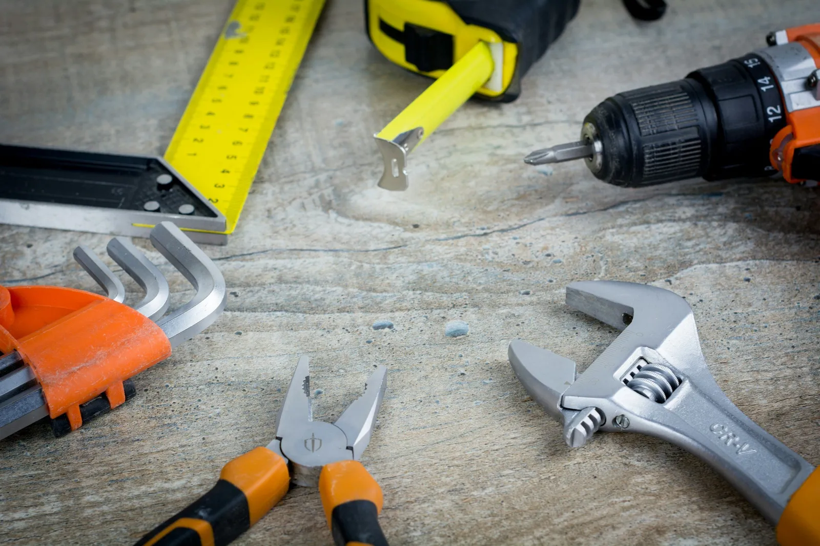 WADE'S HANGS TWIN CITIES HANDYMAN