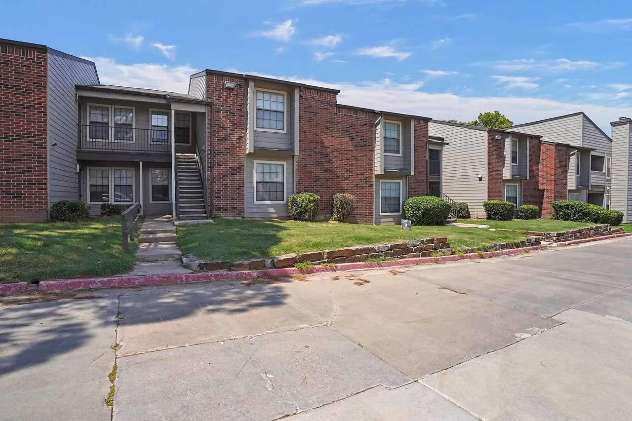 Creekwood Apartments