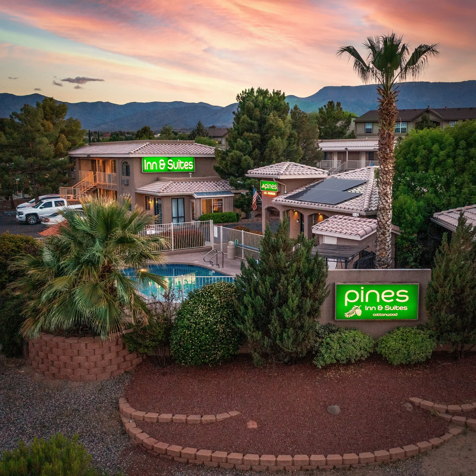 Pines Inn & Suites
