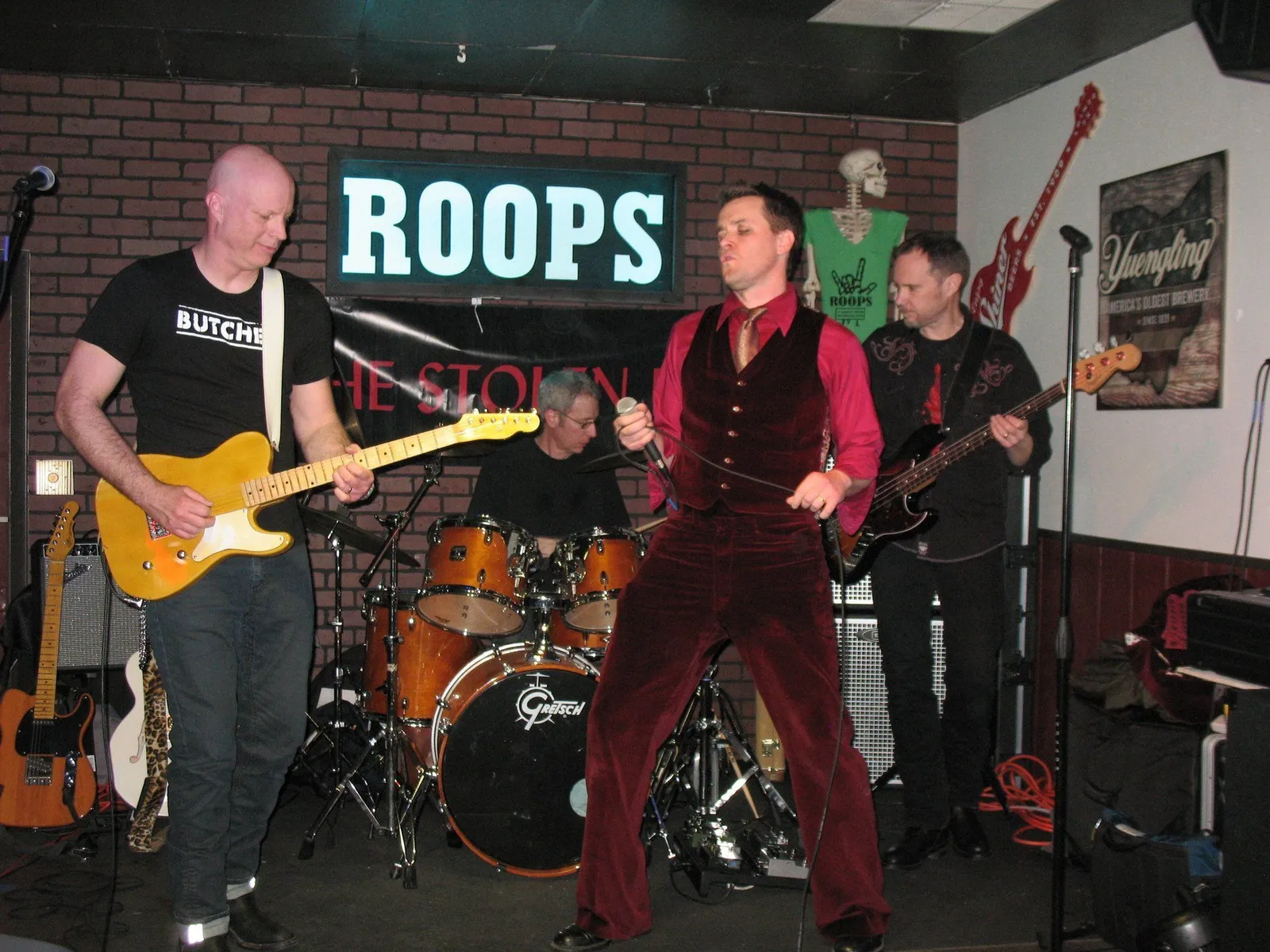 ROOPS BAR