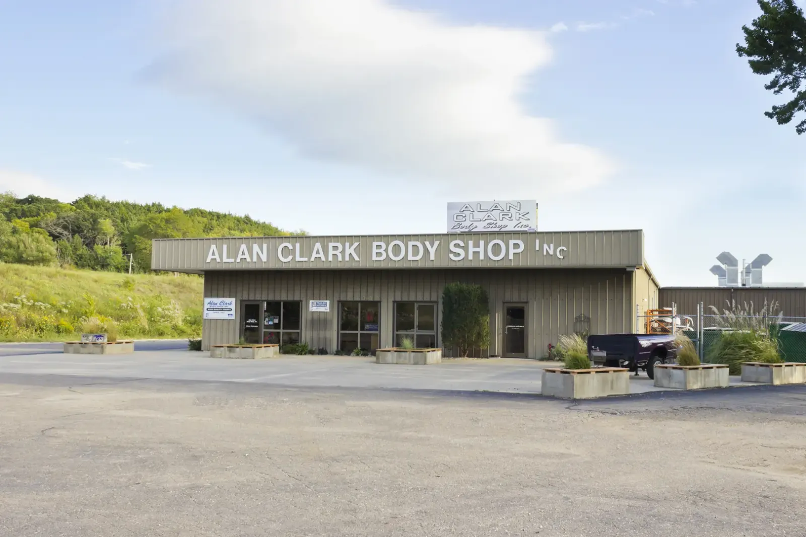 Levander Auto & Body Shop