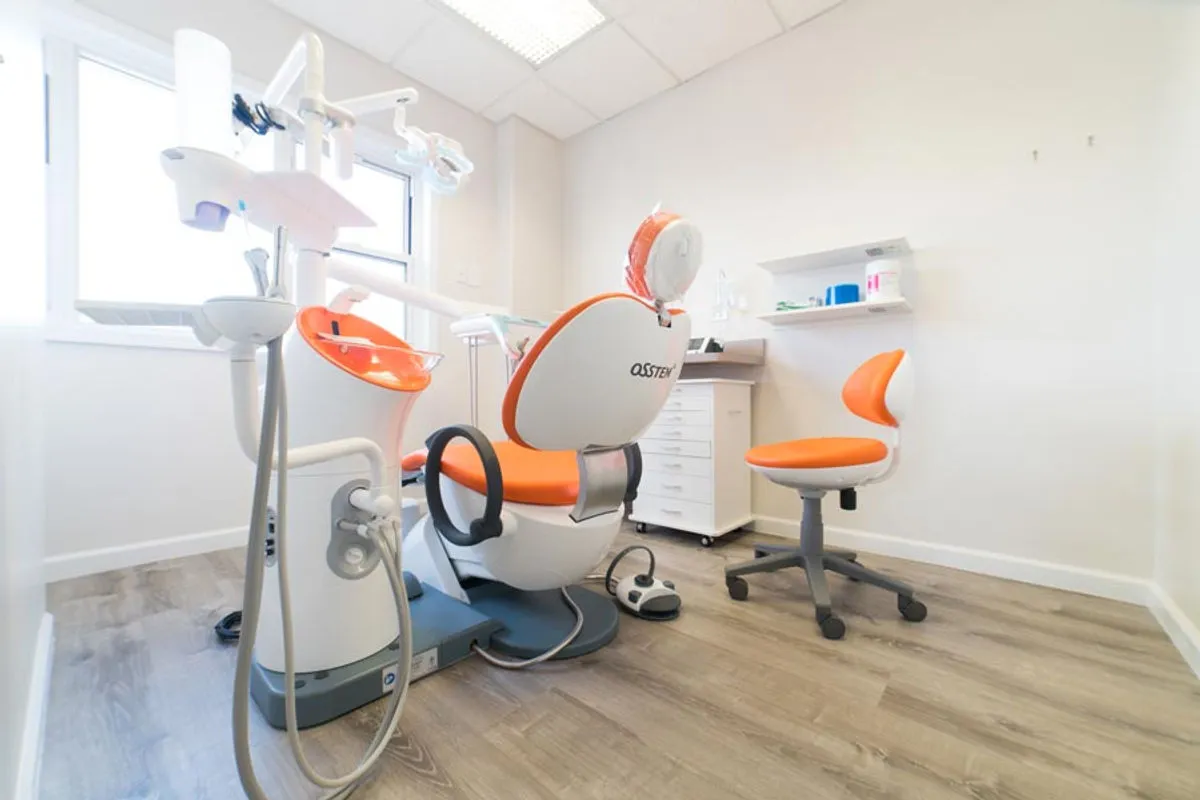 Easy Dental Implant + Veneers Center