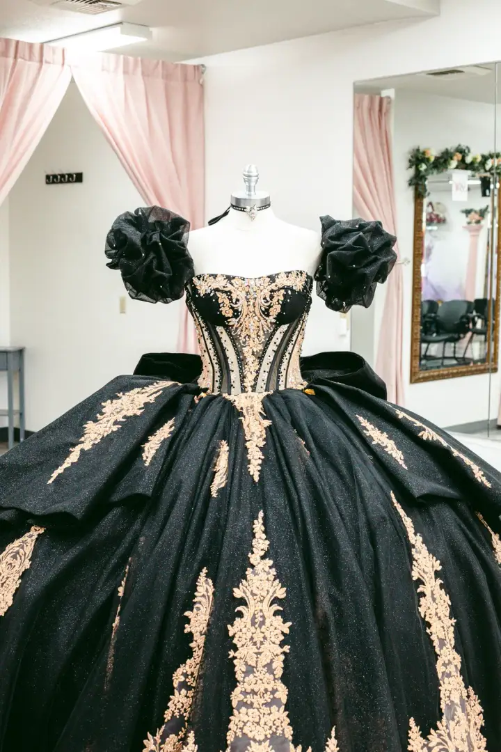Boutique Moroleon Quinceaneras