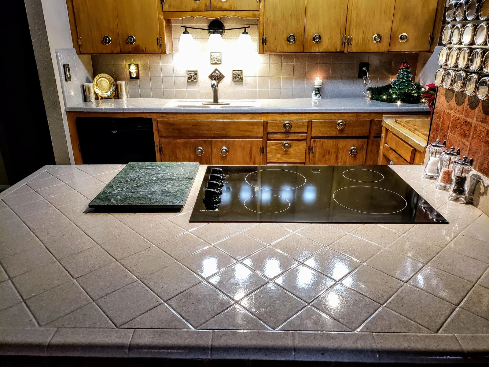Adams Fiberglass and Porcelain
