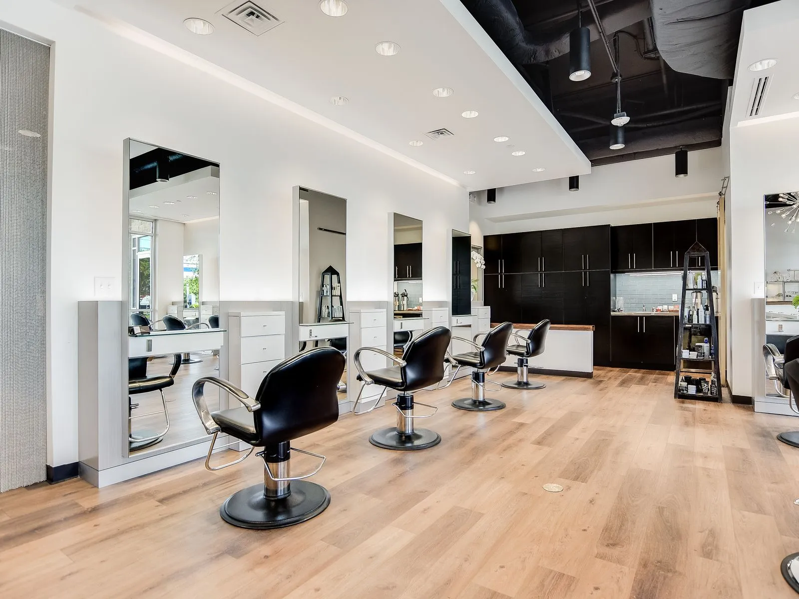 Maximum FX Salon