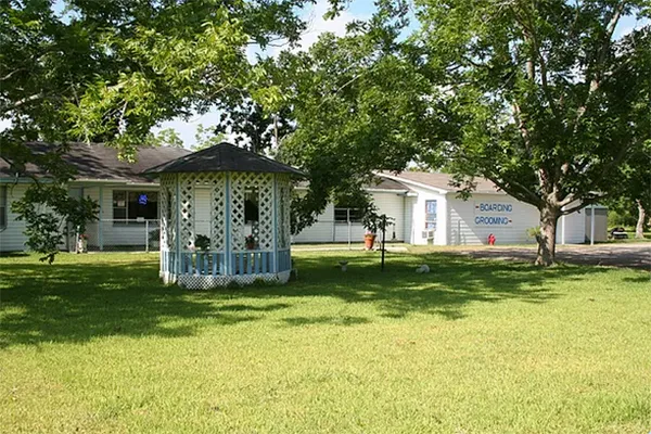 Paws & Friends Pet Salon & Country Resort