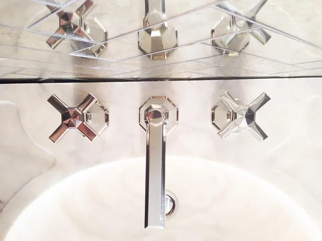Lav·ish, the Bath Gallery