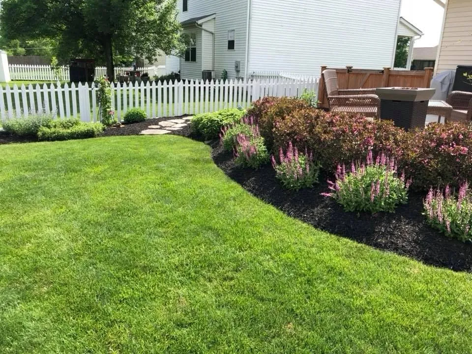 Holleywood Lawn And Landscape
