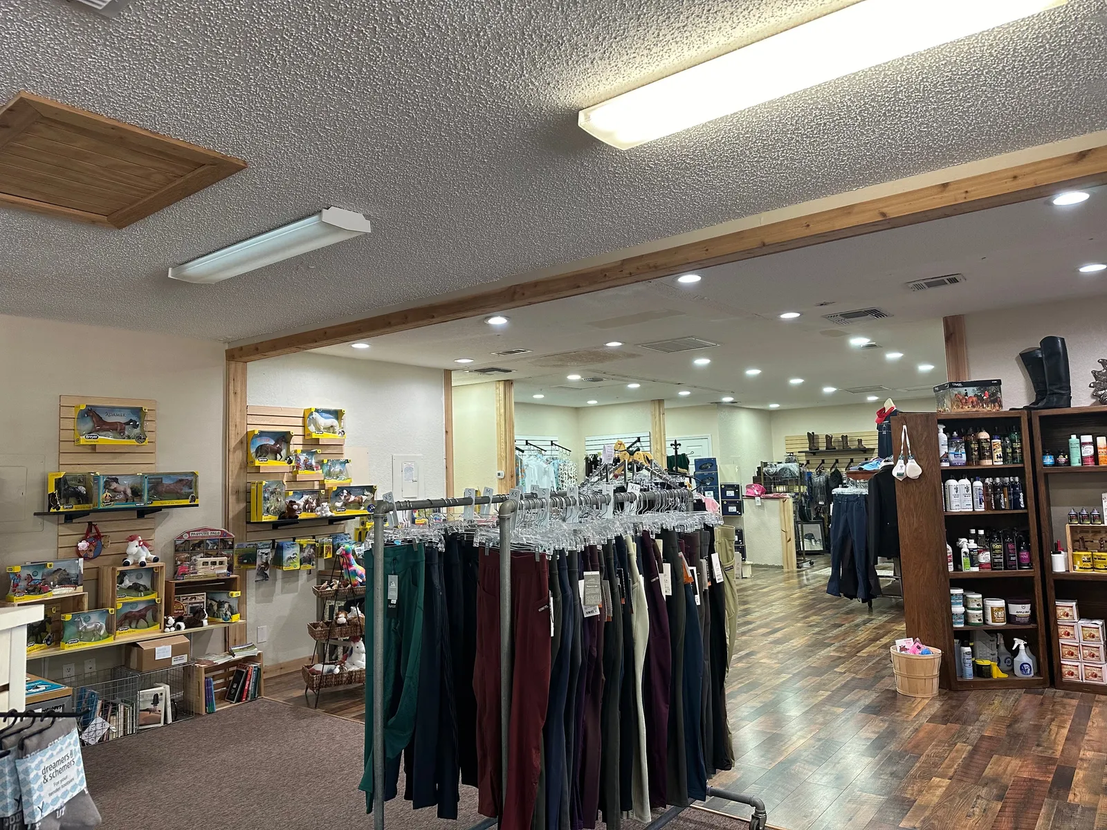 Oak Hollow Saddlery & Gifts