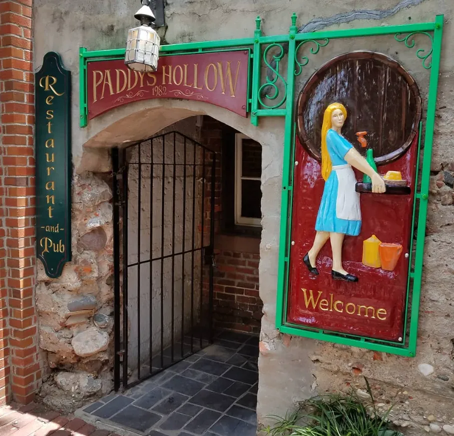 Paddy's Hollow Restaurant & Irish Pub