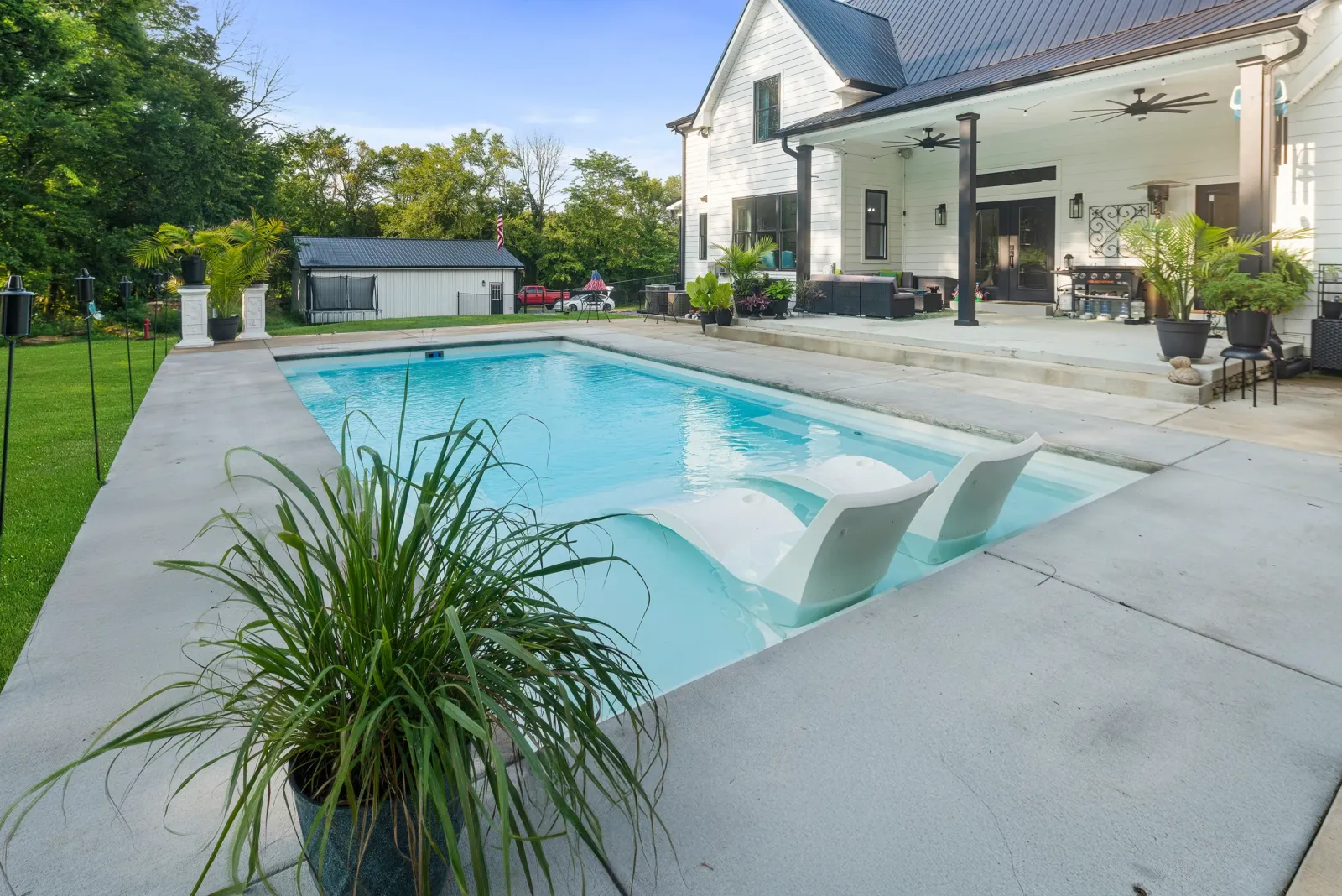Backyard Blues Pools