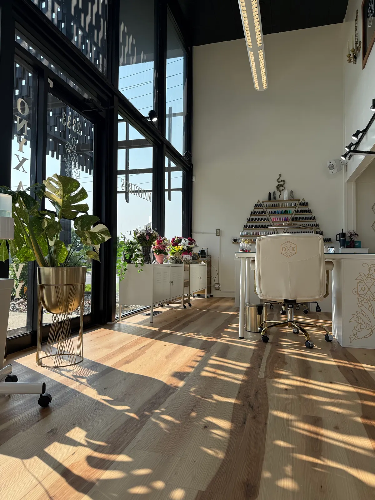 Onyx and Ivy Nail Parlor