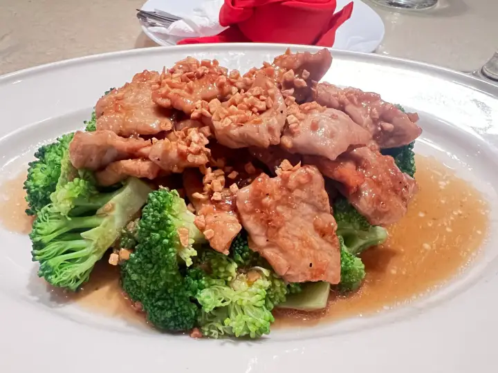 Hug Baan Thai