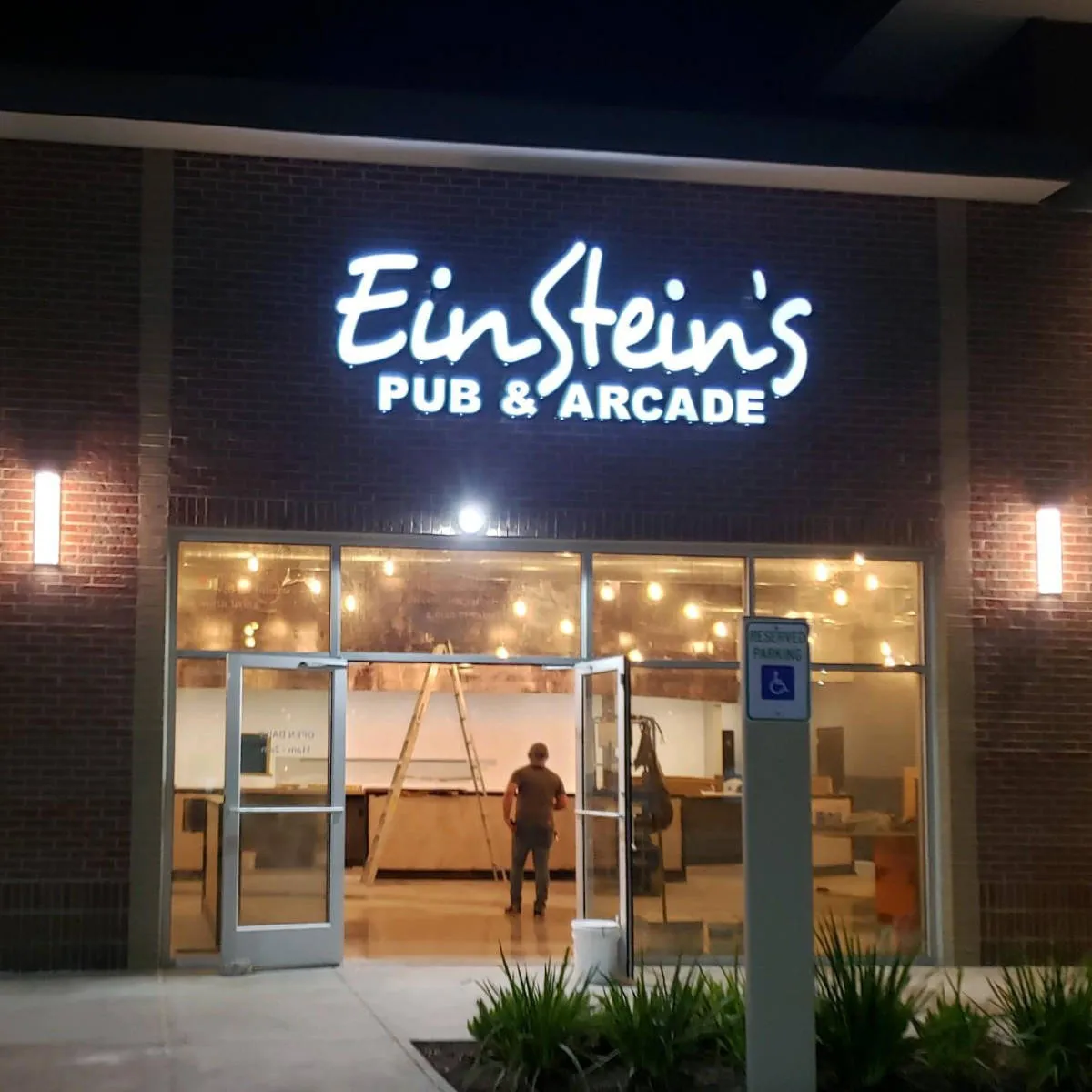 EinStein's Pub & Arcade