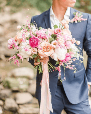 Town and Country Floral logo
