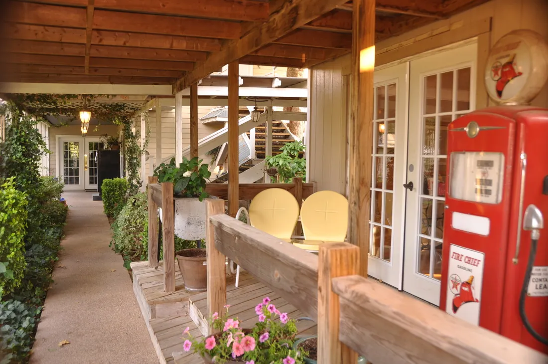 Blushes Salon and Spa
